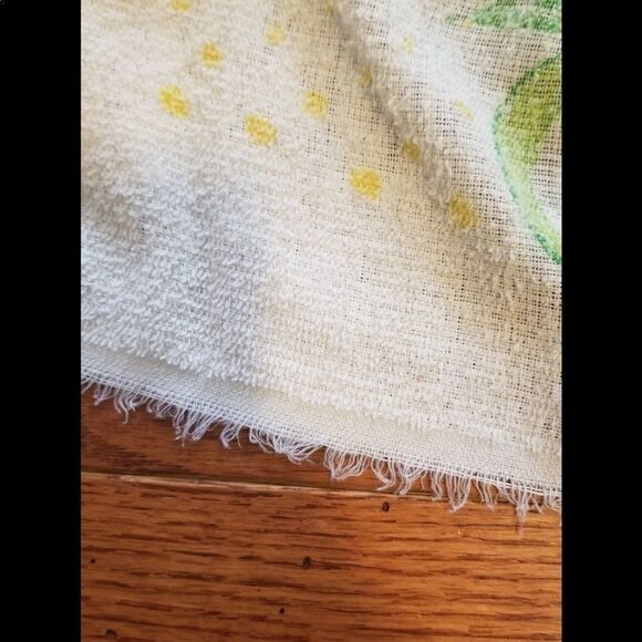 2 vintage kitchen fruit towels - Picture 8 of 11